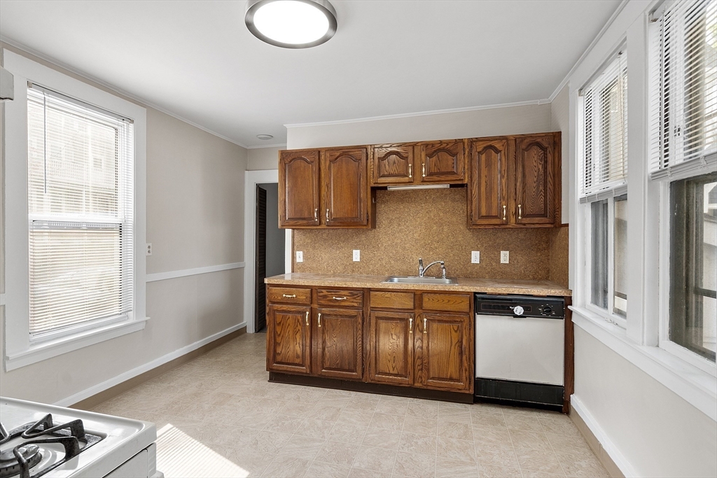 1 bed, 1 bath apartment for rent at 93 Upham St Unit 1, Melrose — photo 6 of 19
