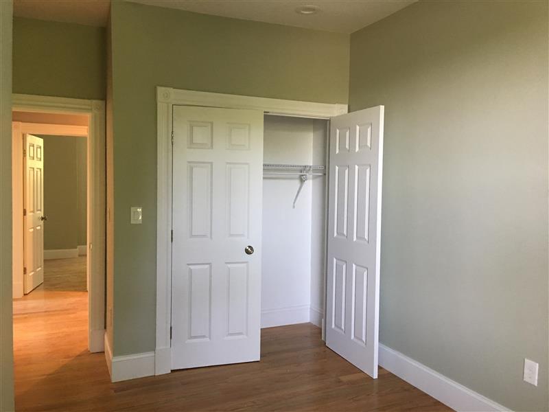 8+ bed, 4 bath apartment for rent at 93 Upland Rd Unit 1, Neighborhood Nine — photo 5 of 21