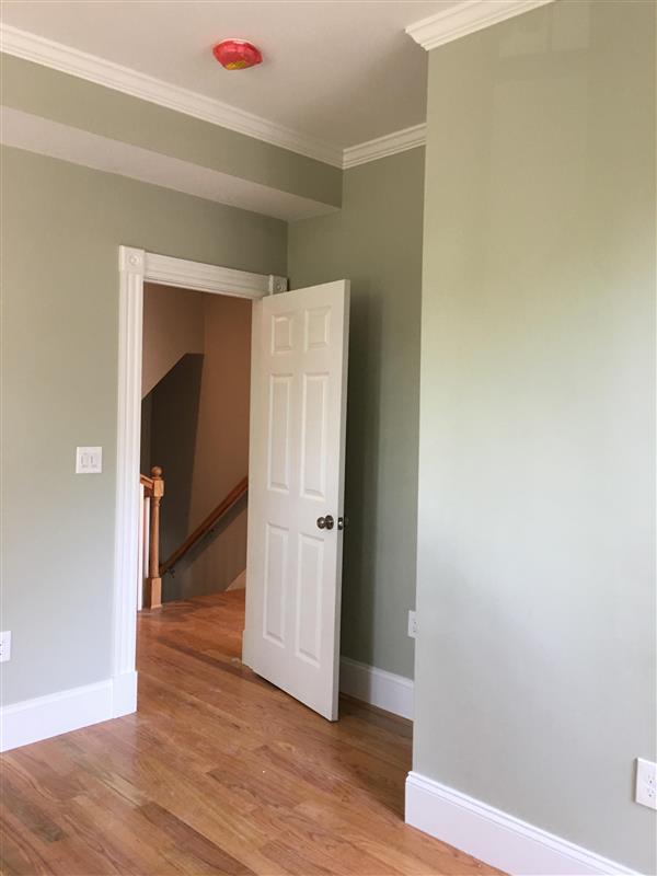 8+ bed, 4 bath apartment for rent at 93 Upland Rd Unit 1, Neighborhood Nine — photo 3 of 21