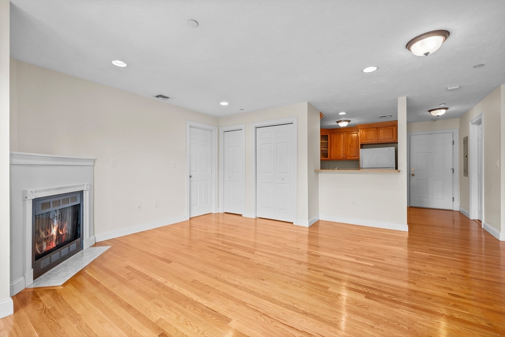 1 bed, 1 bath apartment for rent at 93 W Emerson Unit 1, Melrose — photo 5 of 14