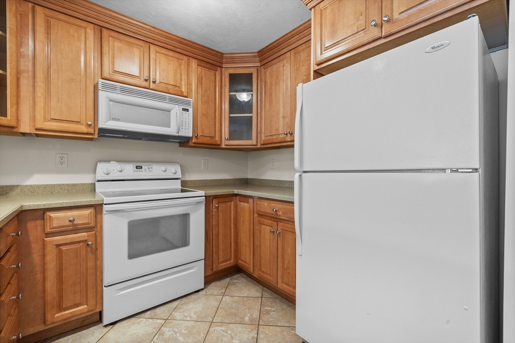 1 bed, 1 bath apartment for rent at 93 W Emerson Unit 1, Melrose — photo 2 of 14