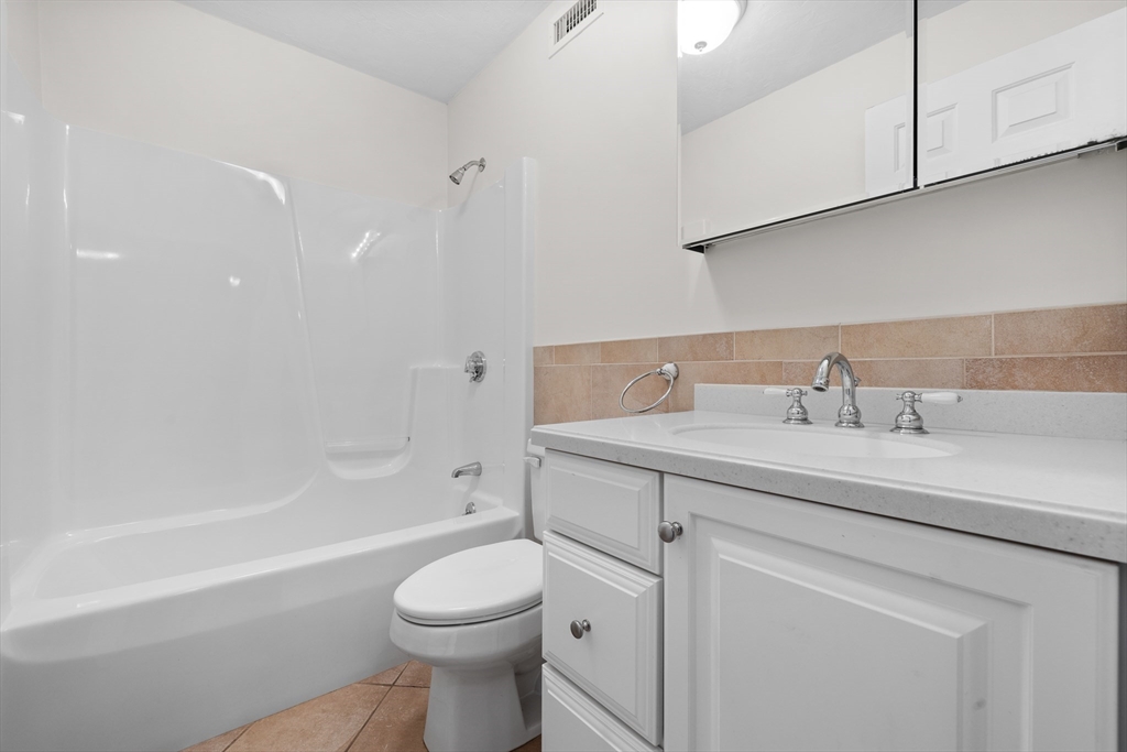 1 bed, 1 bath apartment for rent at 93 W Emerson Unit 1, Melrose — photo 9 of 14