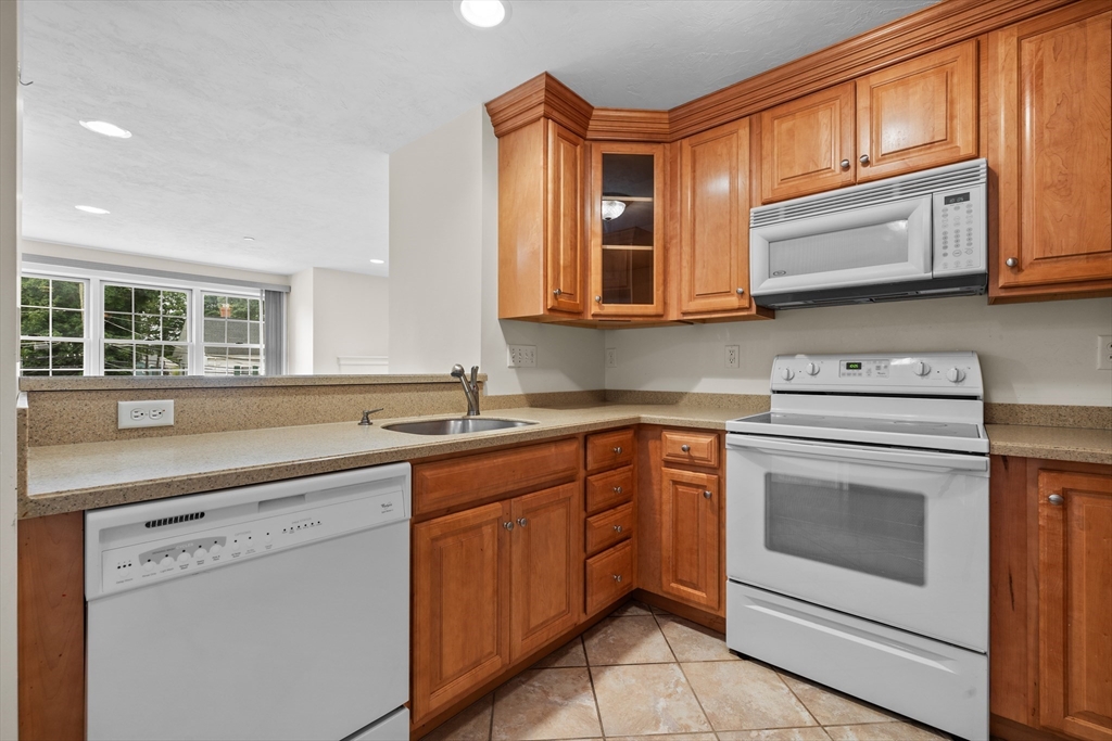 1 bed, 1 bath apartment for rent at 93 W Emerson Unit 1, Melrose — photo 4 of 14