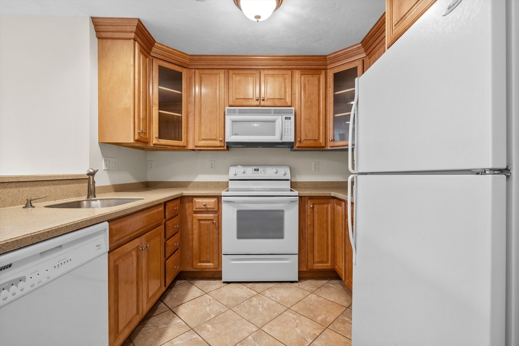1 bed, 1 bath apartment for rent at 93 W Emerson Unit 1, Melrose — photo 3 of 14