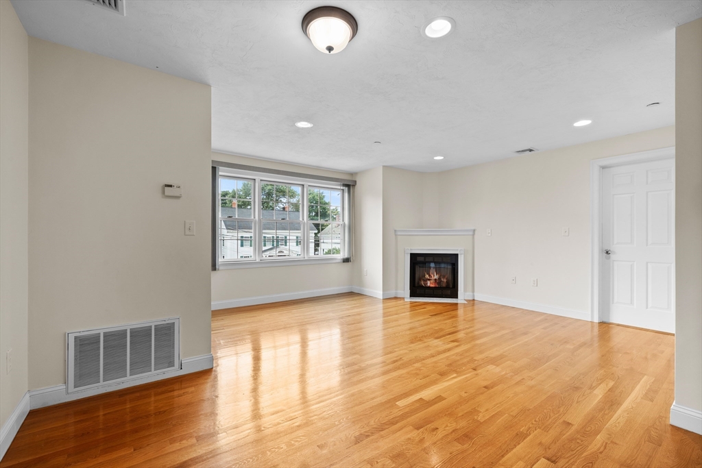 1 bed, 1 bath apartment for rent at 93 W Emerson Unit 1, Melrose — photo 6 of 14