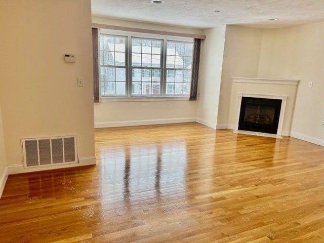 2 bed, 2 bath apartment for rent at 93 W Emerson Unit 3, Melrose — photo 3 of 14