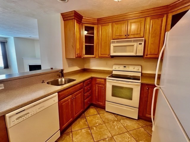 2 bed, 2 bath apartment for rent at 93 W Emerson Unit 3, Melrose — photo 2 of 14
