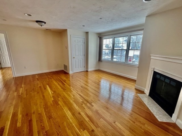 2 bed, 2 bath apartment for rent at 93 W Emerson Unit 3, Melrose — photo 4 of 14