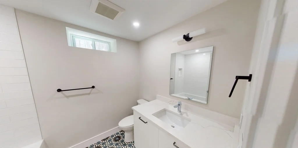 3 bed, 2 bath apartment for rent at 93 Williston Rd Unit 1, Brighton — photo 6 of 7