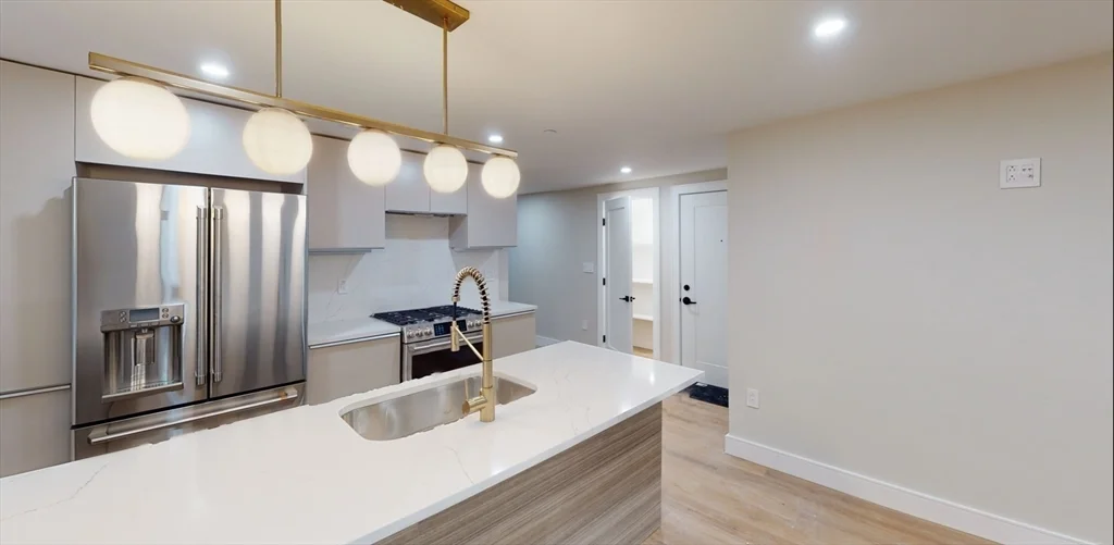 3 bed, 2 bath apartment for rent at 93 Williston Rd Unit 1, Brighton — photo 2 of 7