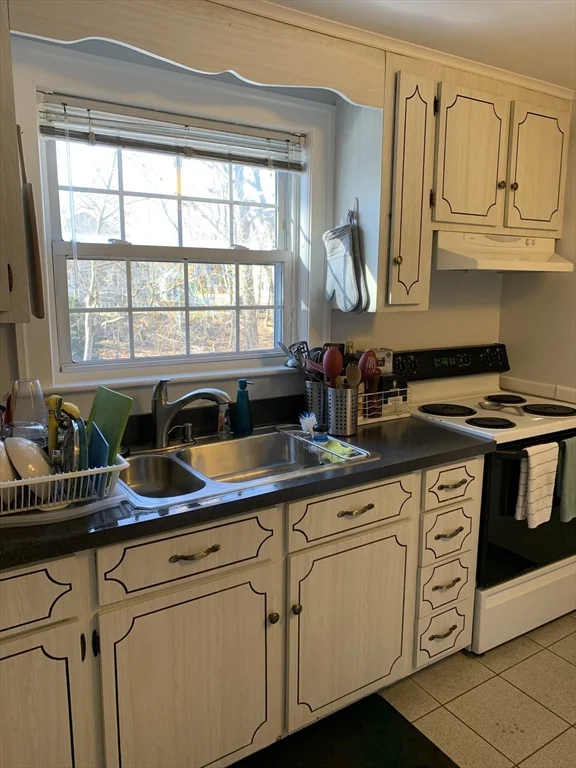 2 bed, 1 bath apartment for rent at 93 Withington Rd Unit 2, Newtonville — photo 6 of 7