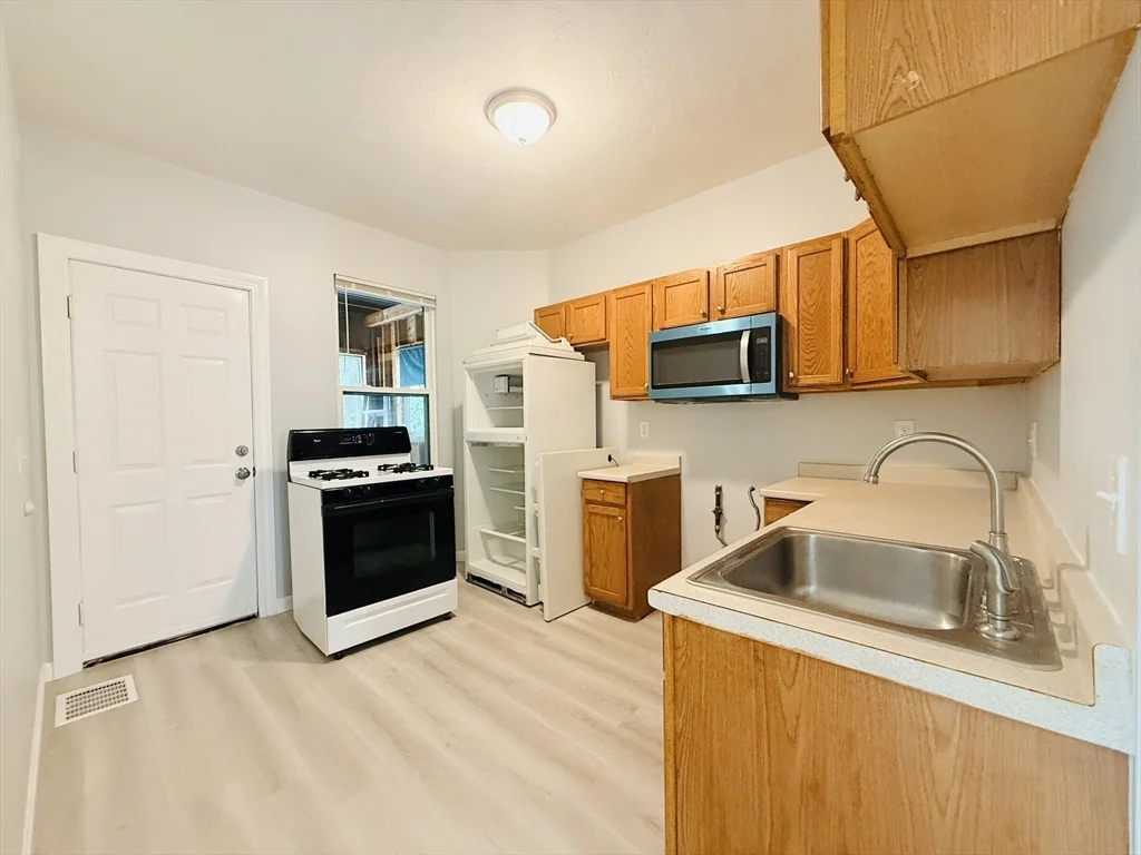 2 bed, 1 bath apartment for rent at 93 Zeigler St Unit 1, Roxbury — photo 5 of 13