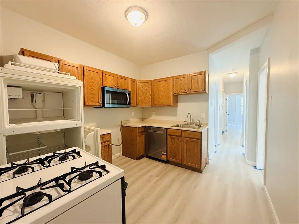 2 bed, 1 bath apartment for rent at 93 Zeigler St Unit 1, Roxbury — photo 6 of 13