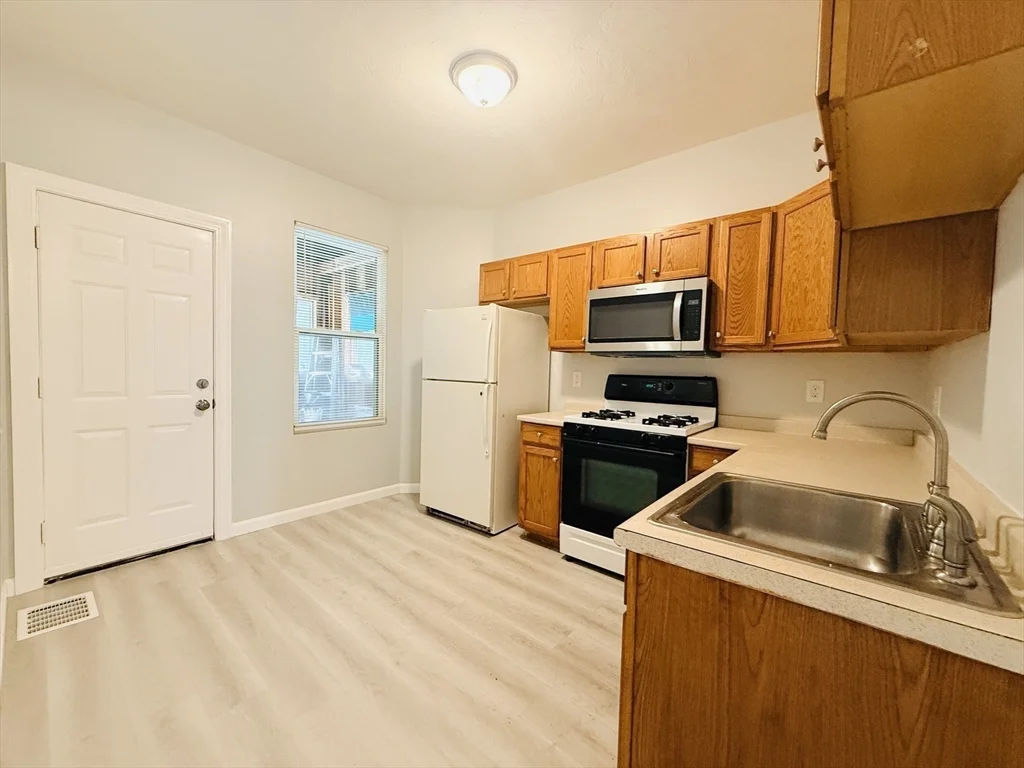 2 bed, 1 bath apartment for rent at 93 Zeigler St Unit 2, Roxbury — photo 6 of 13