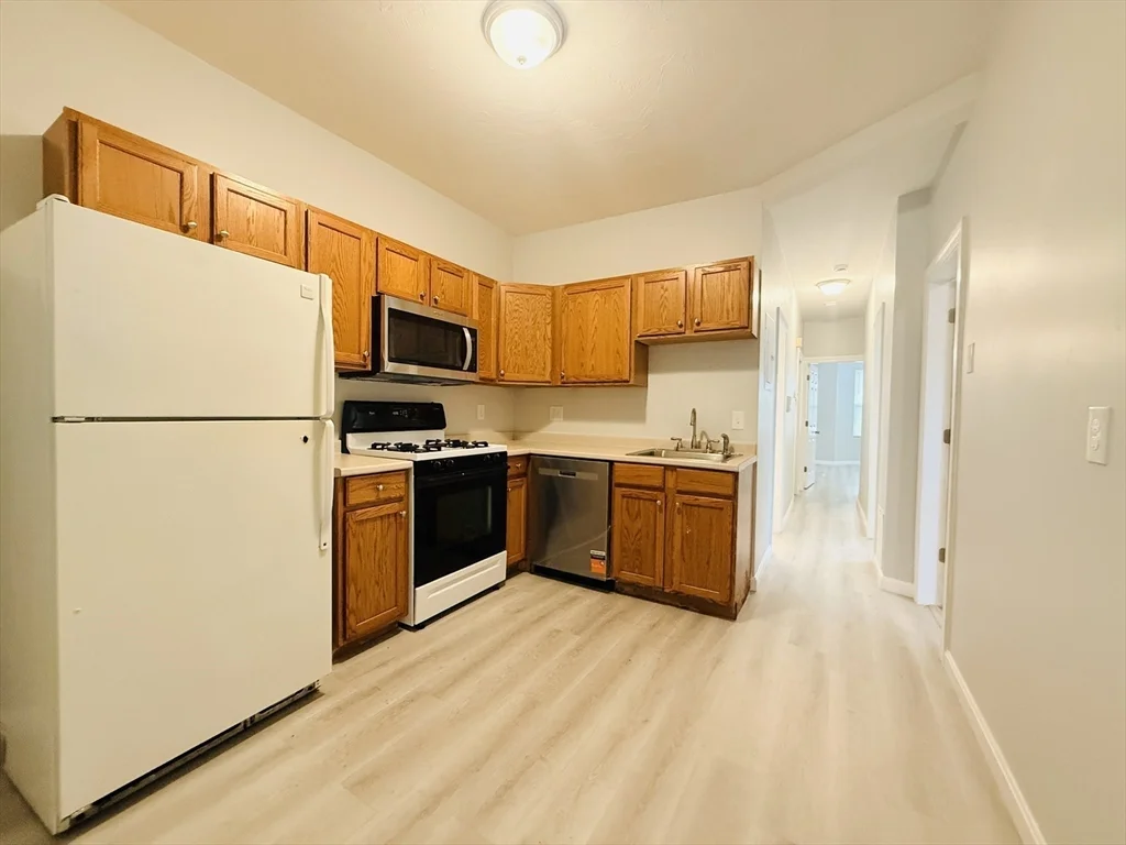 2 bed, 1 bath apartment for rent at 93 Zeigler St Unit 2, Roxbury — photo 5 of 13