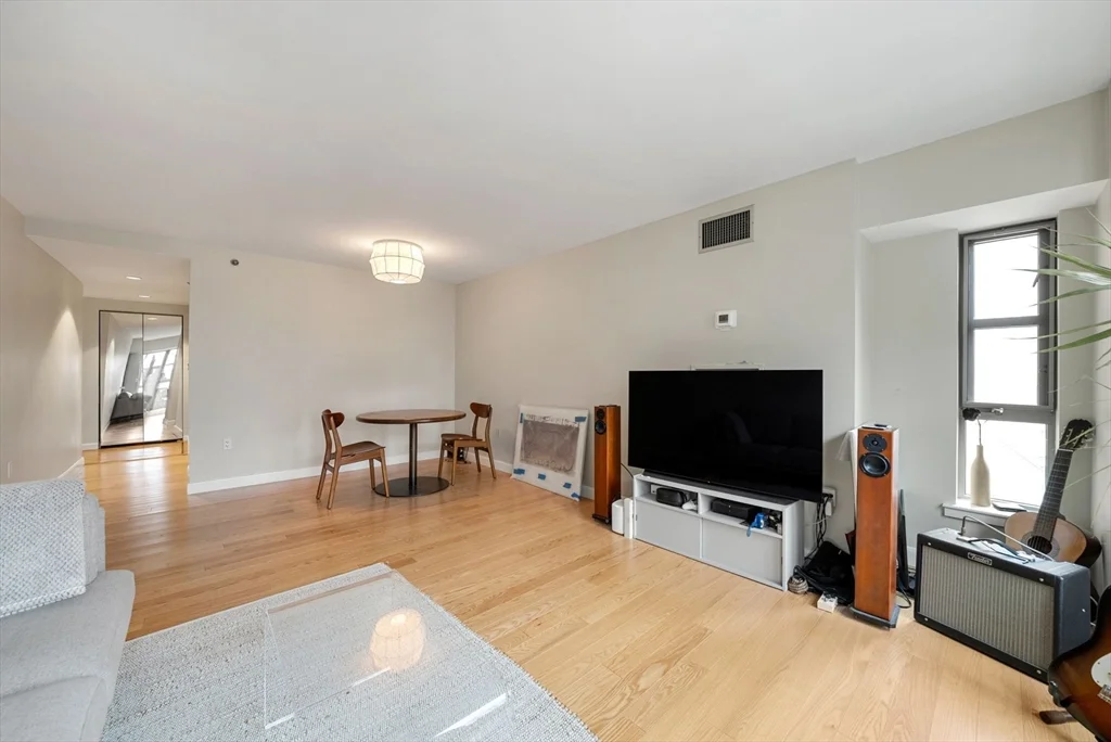 1 bed, 1 bath apartment for rent at 931 Massachusetts Ave Unit 306, Harvard Square — photo 3 of 20
