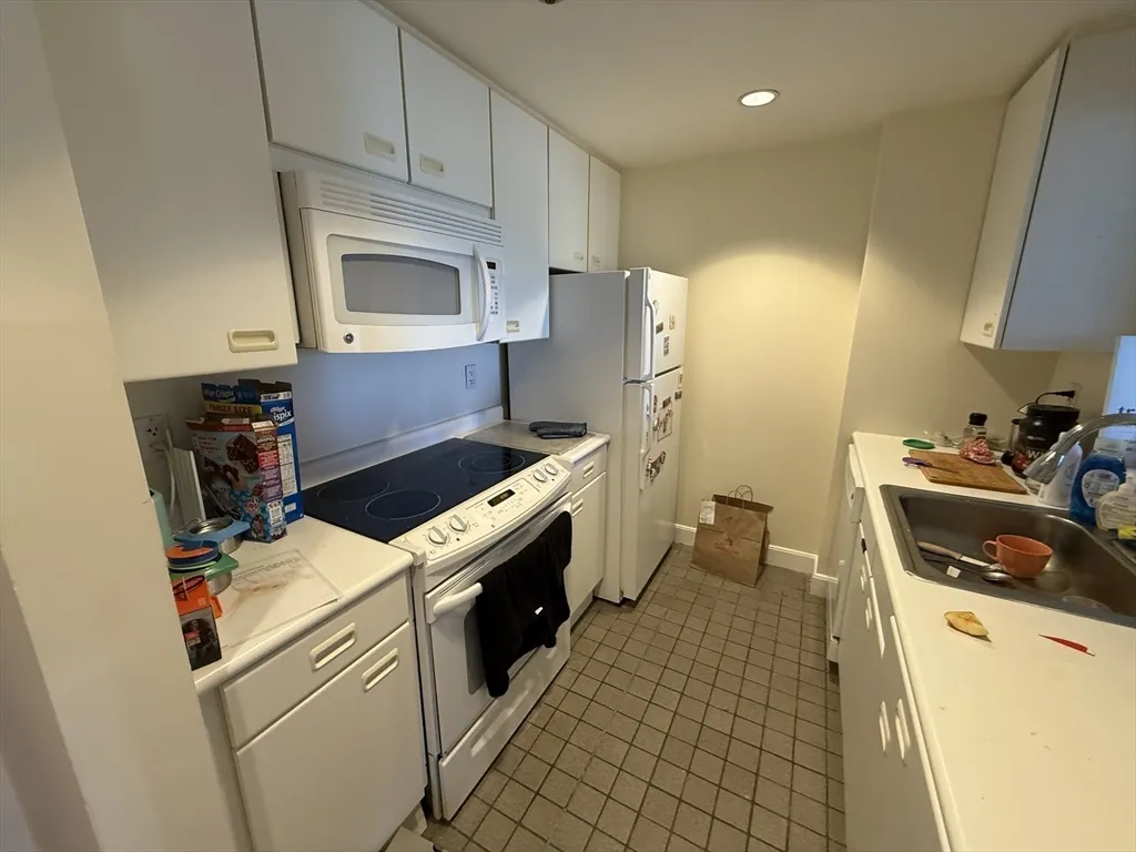 1 bed, 1.5 bath apartment for rent at 931 Massachusetts Ave Unit 605, Mid-Cambridge — photo 5 of 14