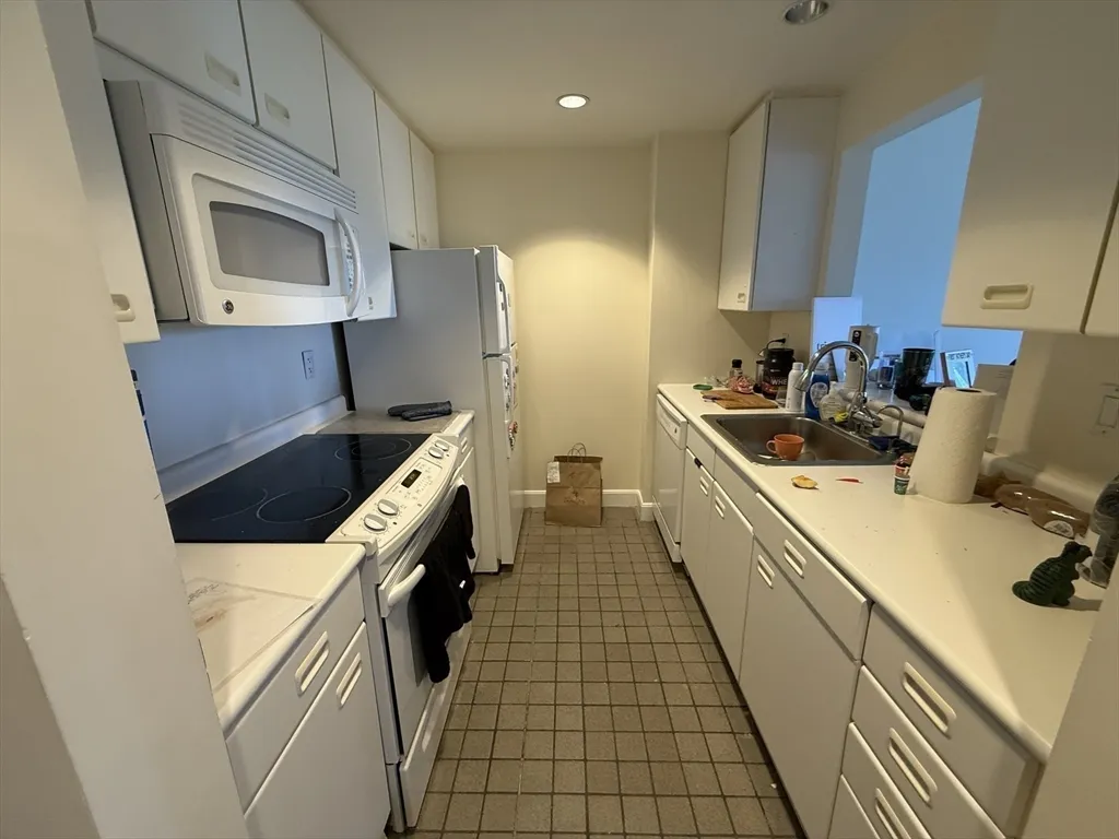 1 bed, 1.5 bath apartment for rent at 931 Massachusetts Ave Unit 605, Mid-Cambridge — photo 4 of 14