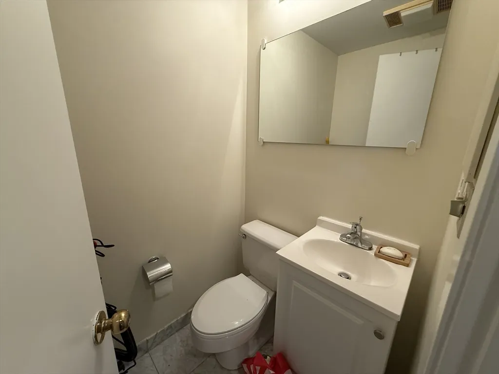 1 bed, 1.5 bath apartment for rent at 931 Massachusetts Ave Unit 605, Mid-Cambridge — photo 12 of 14