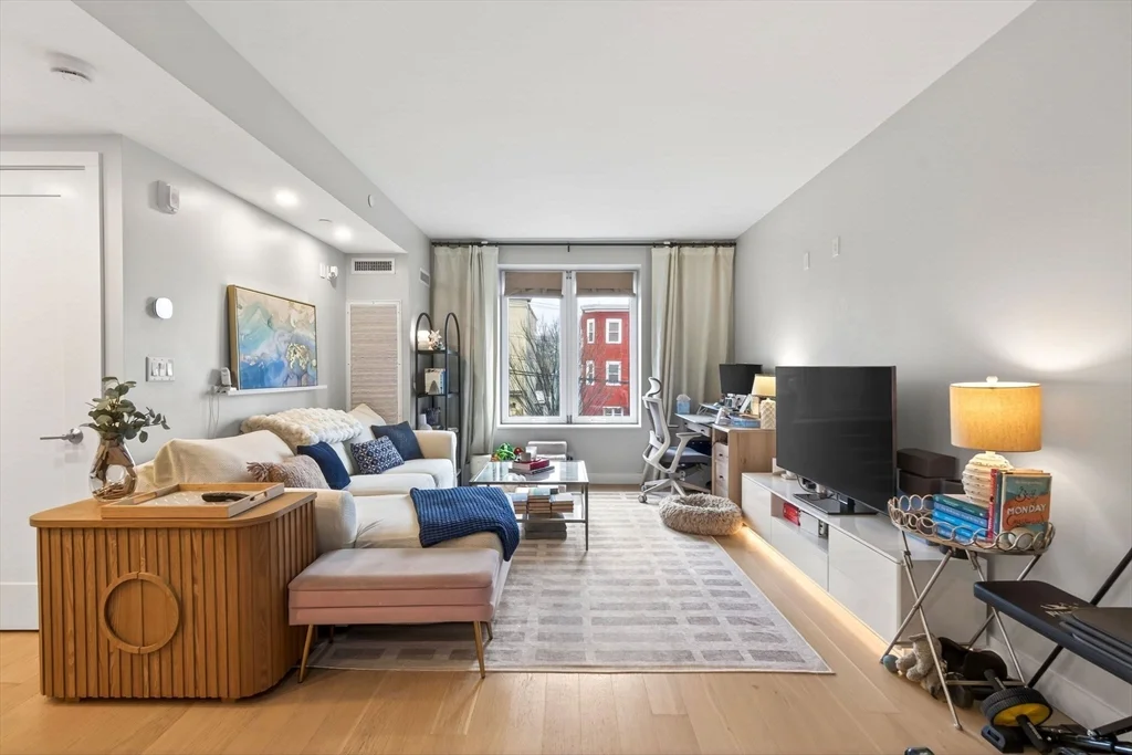 1 bed, 1 bath apartment for rent at 932 Broadway St Unit 212, Chelsea — photo 2 of 21