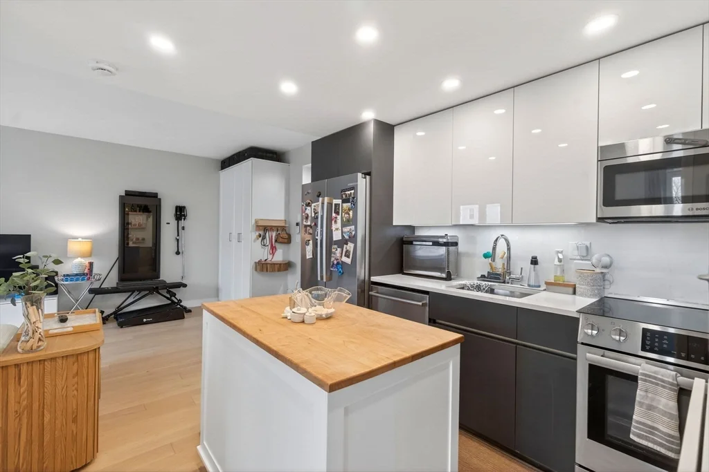 1 bed, 1 bath apartment for rent at 932 Broadway St Unit 212, Chelsea — photo 8 of 21