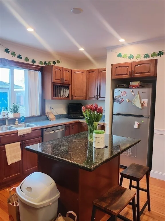 4 bed, 2 bath apartment for rent at 933 East Broadway Unit 1, South Boston — photo 3 of 19