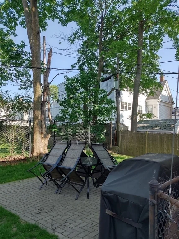 4 bed, 2 bath apartment for rent at 933 East Broadway Unit 3, South Boston — photo 9 of 17