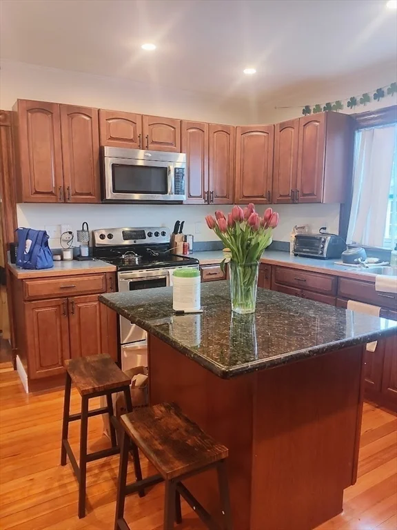 4 bed, 2 bath apartment for rent at 933 East Broadway Unit 3, South Boston — photo 3 of 17