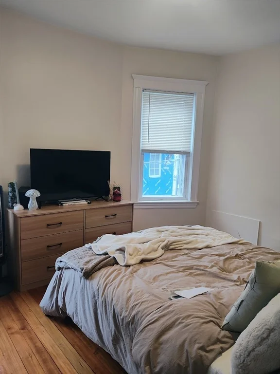 4 bed, 2 bath apartment for rent at 933 East Broadway Unit 3, South Boston — photo 12 of 17