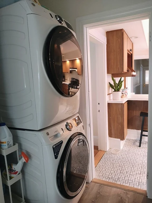 4 bed, 2 bath apartment for rent at 933 East Broadway Unit 3, South Boston — photo 14 of 17