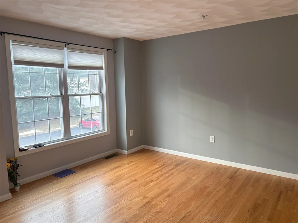 2 bed, 1 bath apartment for rent at 933 Varnum Ave Unit 3, Lowell — photo 9 of 24