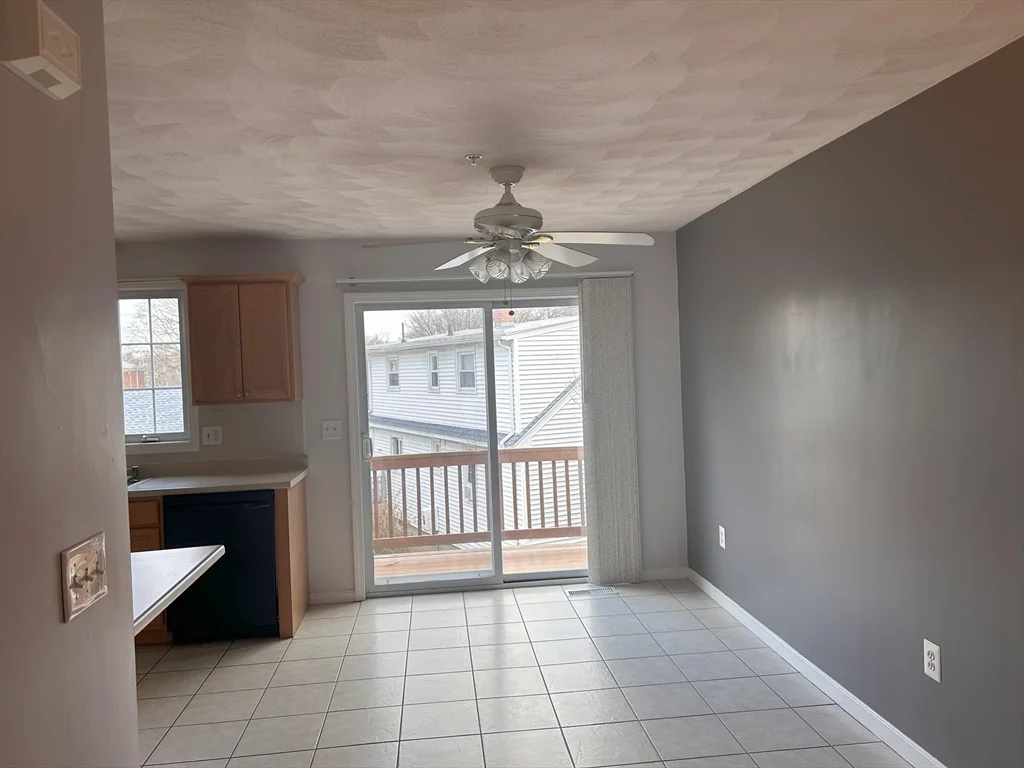 2 bed, 1 bath apartment for rent at 933 Varnum Ave Unit 3, Lowell — photo 4 of 24