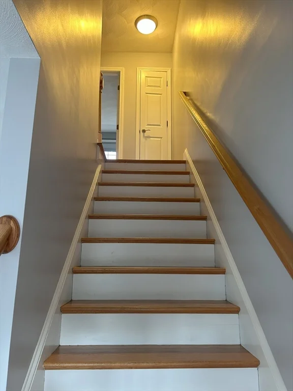 2 bed, 1 bath apartment for rent at 933 Varnum Ave Unit 3, Lowell — photo 11 of 24