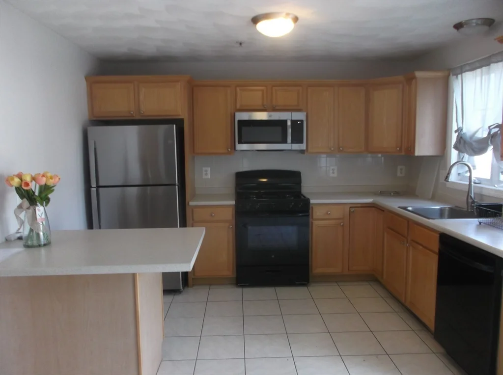 2 bed, 1 bath apartment for rent at 933 Varnum Ave Unit 3, Lowell — photo 24 of 24