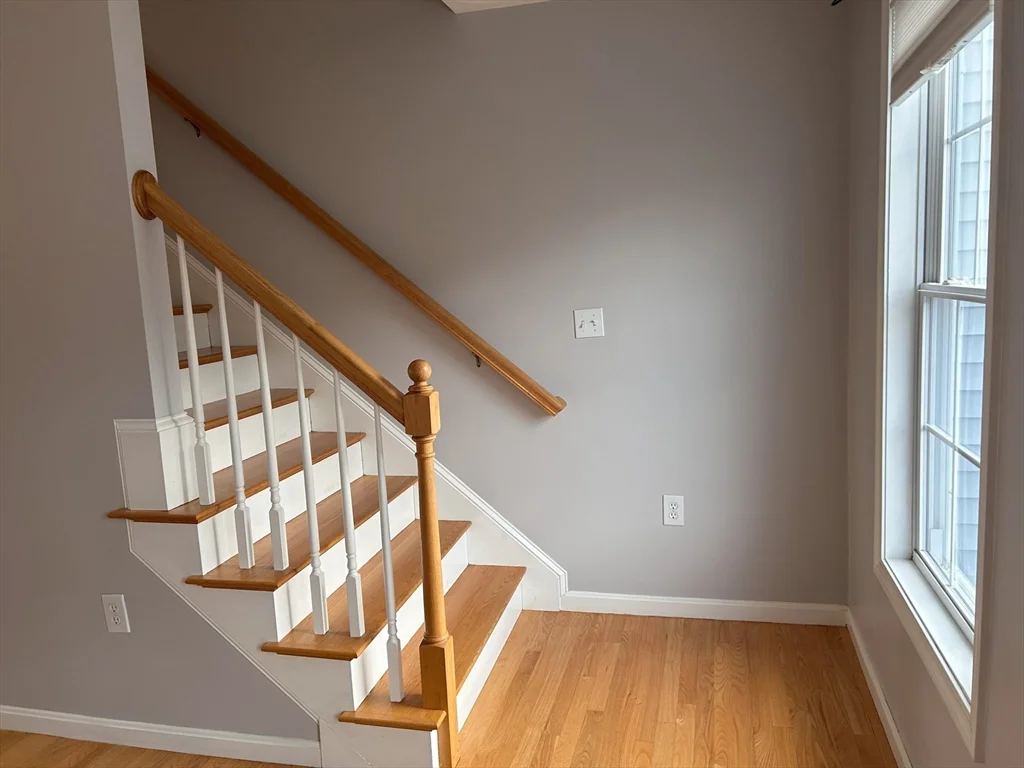 2 bed, 1 bath apartment for rent at 933 Varnum Ave Unit 3, Lowell — photo 10 of 24