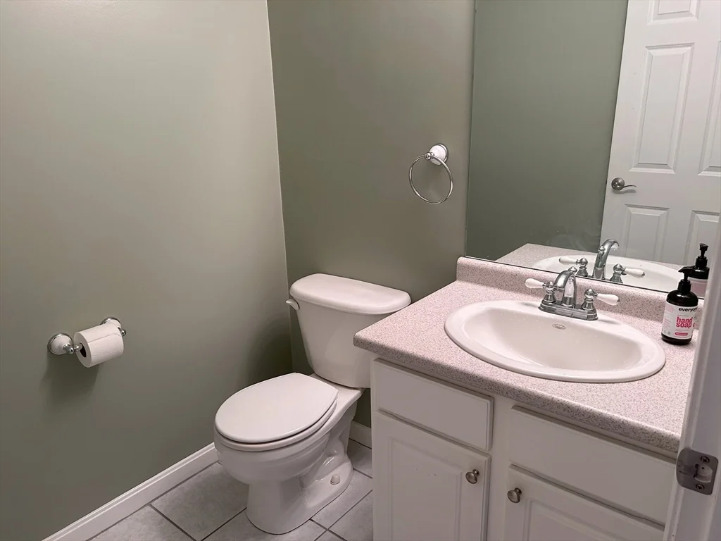 2 bed, 1 bath apartment for rent at 933 Varnum Ave Unit 3, Lowell — photo 6 of 24