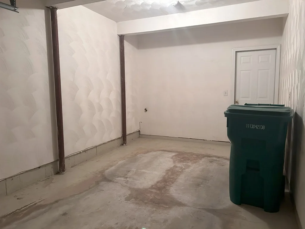 2 bed, 1 bath apartment for rent at 933 Varnum Ave Unit 3, Lowell — photo 22 of 24