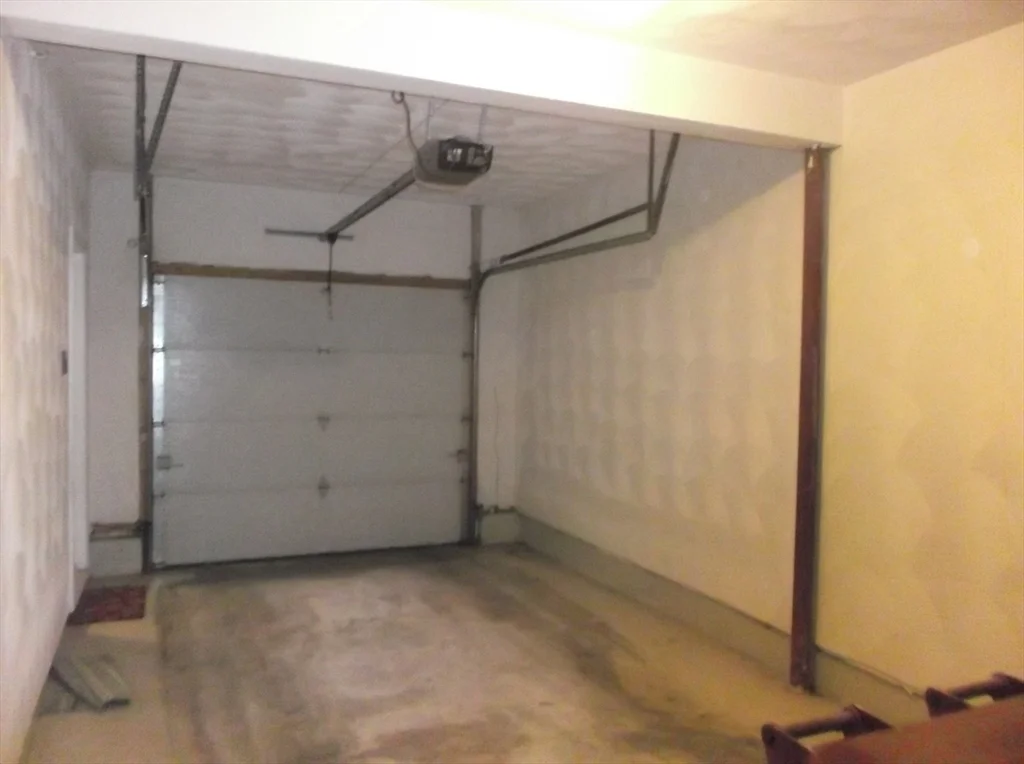 2 bed, 1 bath apartment for rent at 933 Varnum Ave Unit 3, Lowell — photo 21 of 24