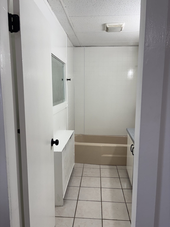2 bed, 1 bath apartment for rent at 934 County St, Unit 1 rear, Fall River — photo 9 of 10