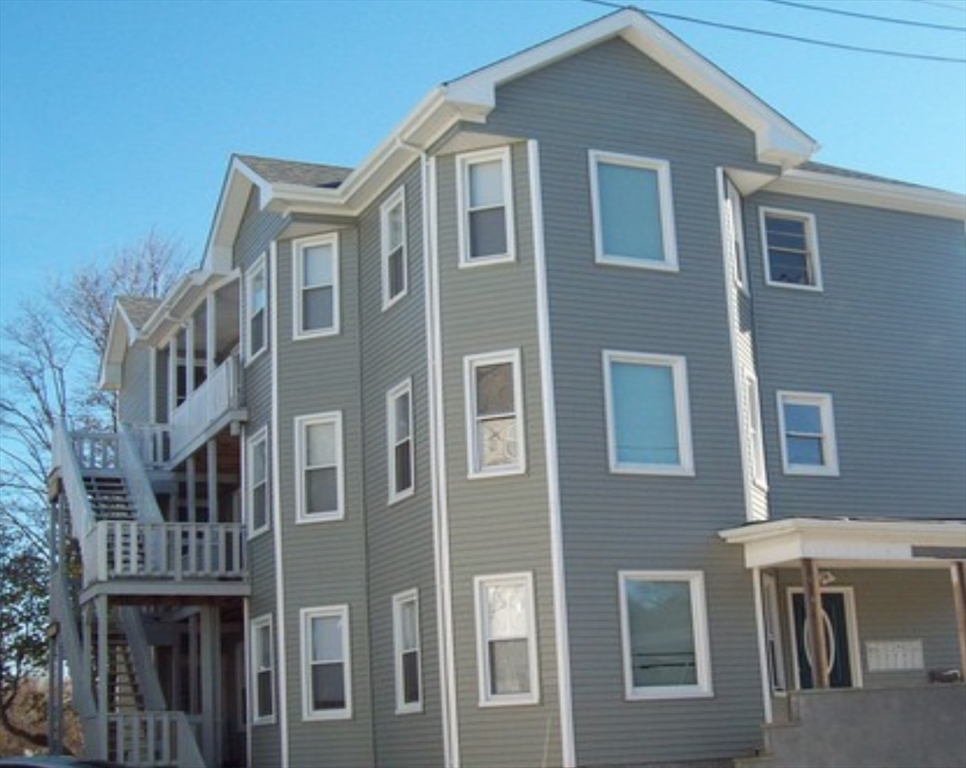 2 bed, 1 bath apartment for rent at 934 County St, Unit 1 rear, Fall River — photo 8 of 10