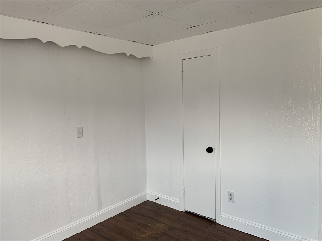 2 bed, 1 bath apartment for rent at 934 County St, Unit 1 rear, Fall River — photo 5 of 10