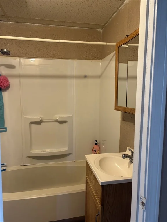 1 bed, 1 bath apartment for rent at 934 County St Unit 2 Front, Fall River — photo 5 of 6