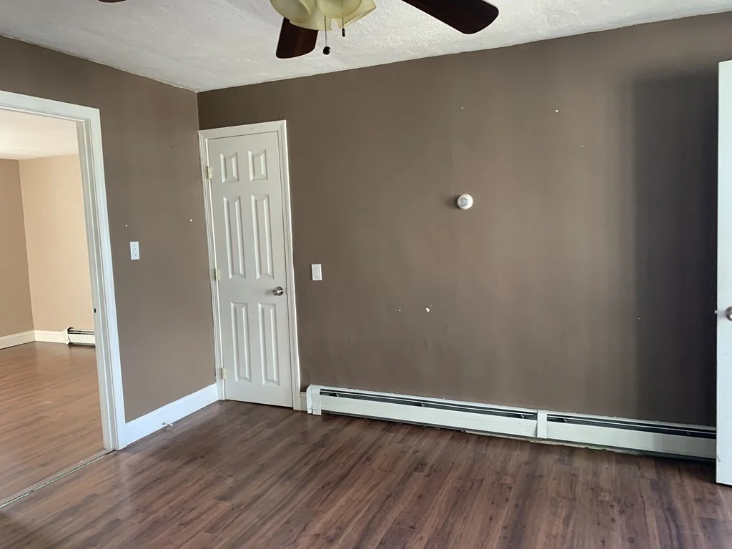 2 bed, 1 bath apartment for rent at 934 County St Unit 3 rear, Fall River — photo 4 of 9