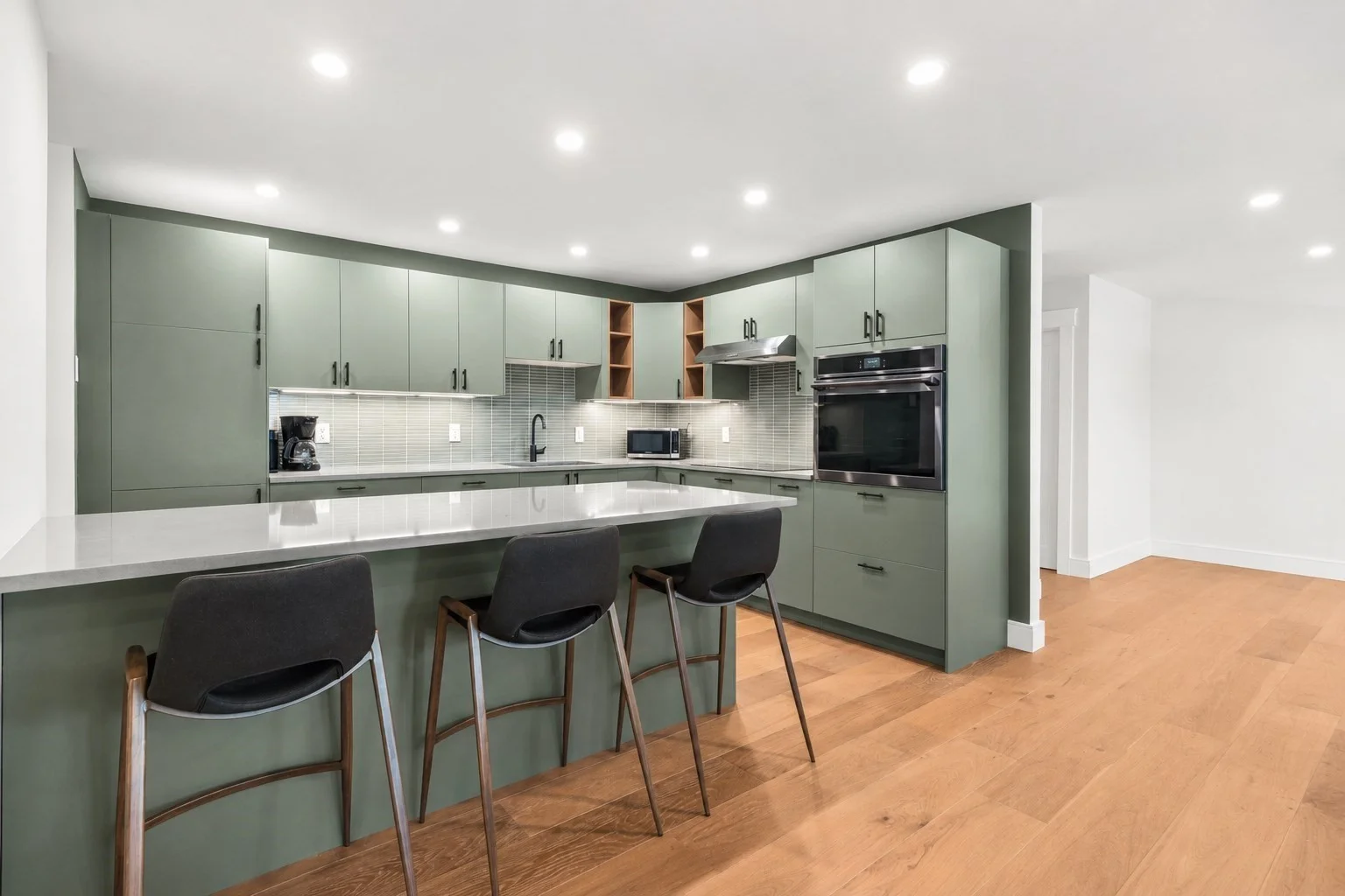3 bed, 2 bath apartment for rent at 935 Washington St Unit 8, Newtonville — photo 4 of 21