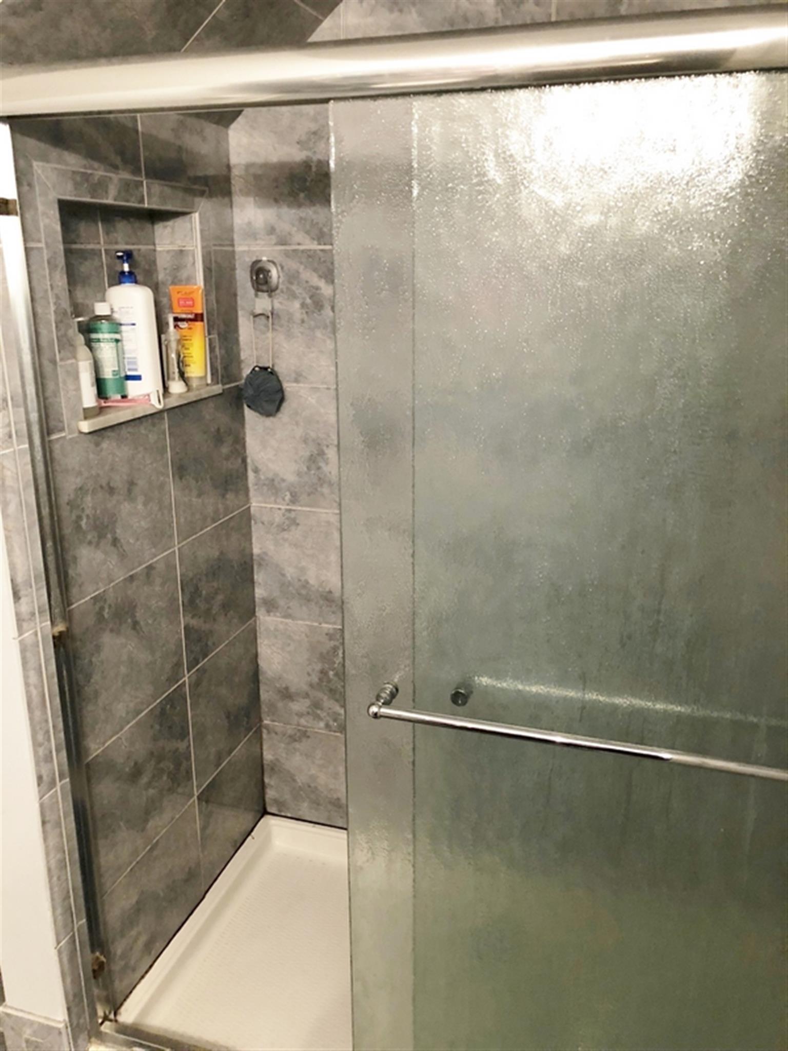4 bed, 2 bath apartment for rent at 939 Broadway Unit 939, Tufts — photo 9 of 16
