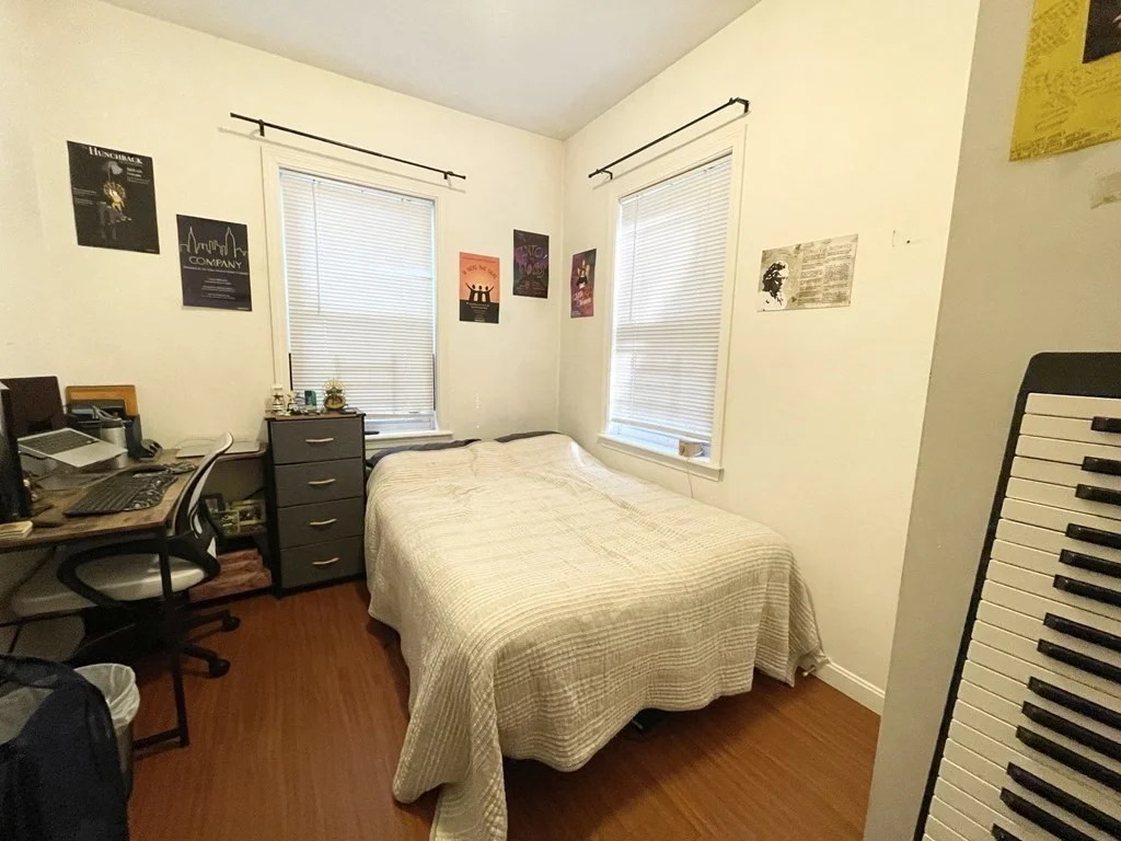 4 bed, 1 bath apartment for rent at 93A Hillside St Unit 1, Mission Hill — photo 3 of 10