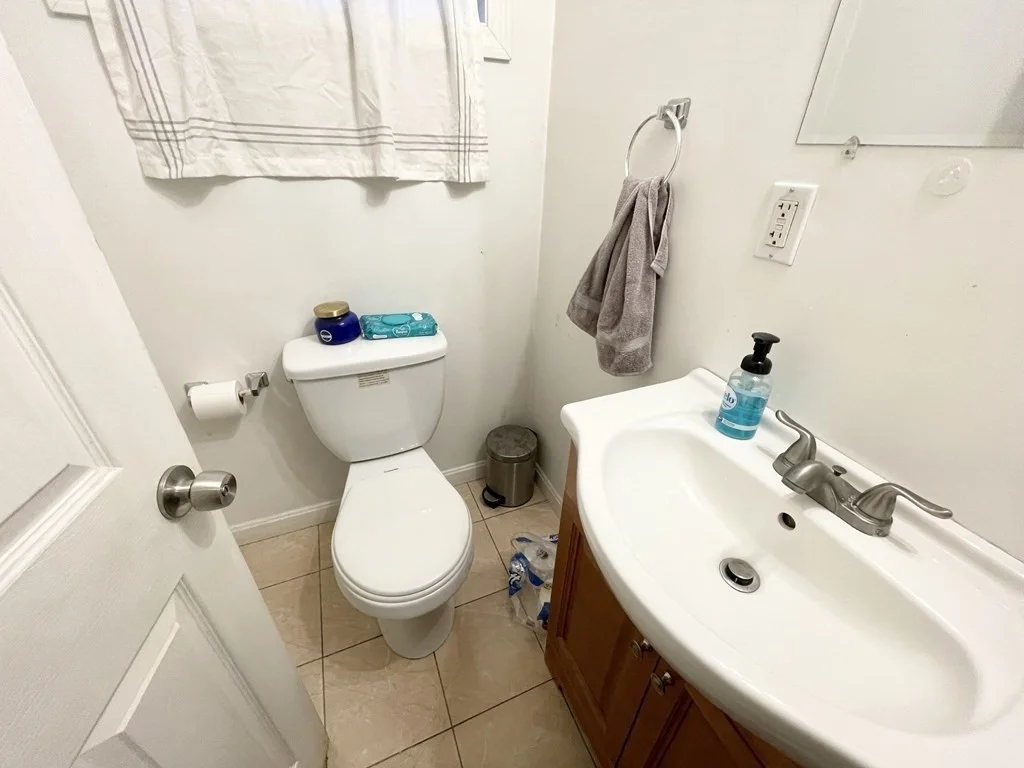 4 bed, 1 bath apartment for rent at 93A Hillside St Unit 1, Mission Hill — photo 8 of 10