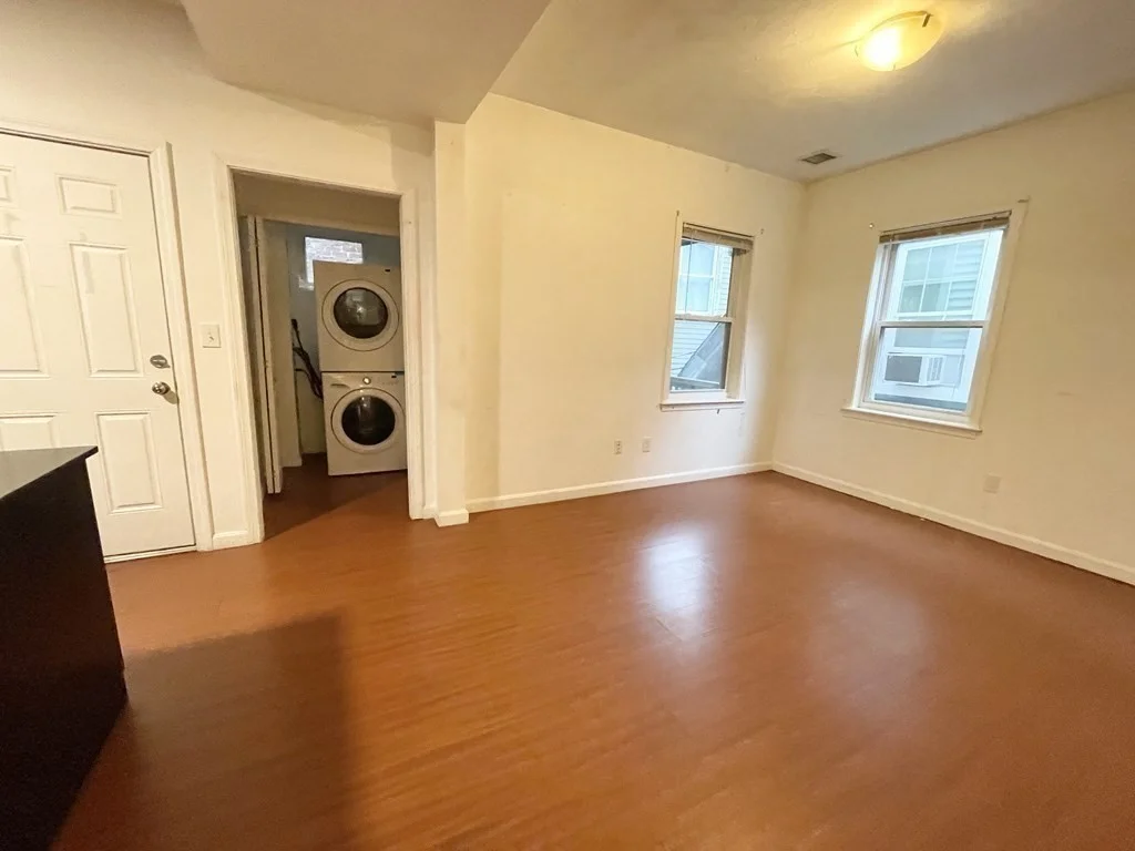 4 bed, 1 bath apartment for rent at 93A Hillside St Unit 2, Mission Hill — photo 7 of 16