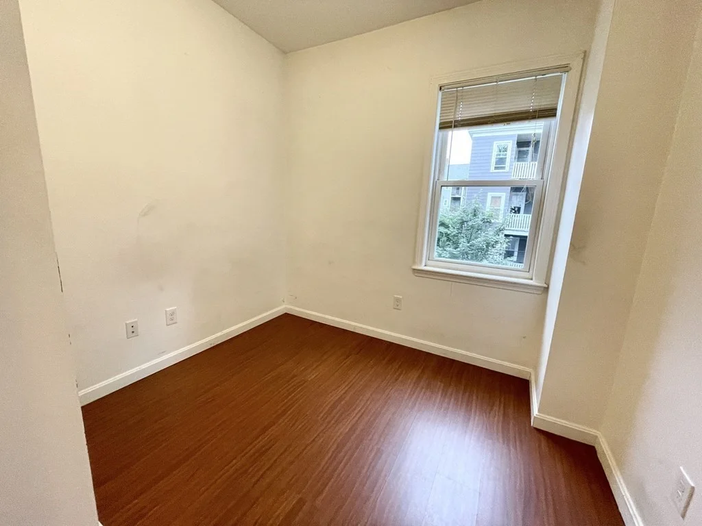 4 bed, 1 bath apartment for rent at 93A Hillside St Unit 2, Mission Hill — photo 9 of 16