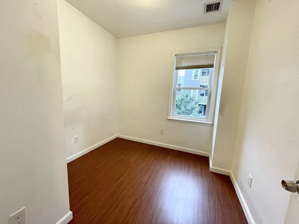 4 bed, 1 bath apartment for rent at 93A Hillside St Unit 2, Mission Hill — photo 8 of 16